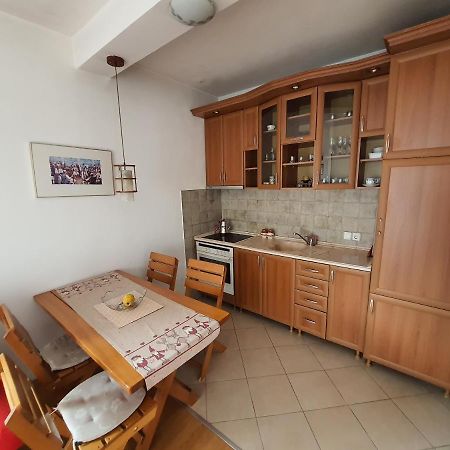 Zogu Apartments - City View พริสตีนา ภายนอก รูปภาพ