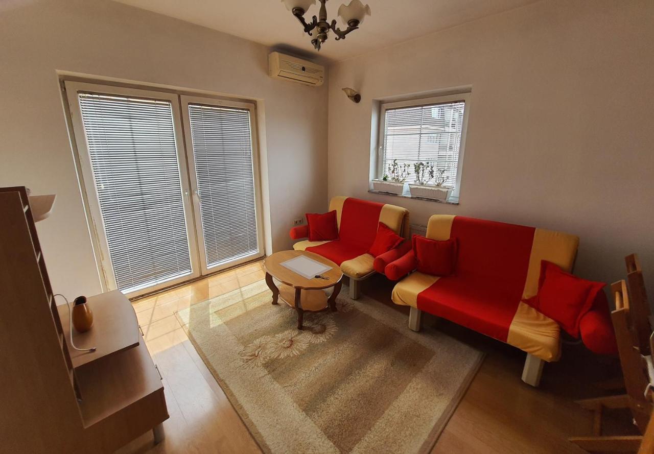 Zogu Apartments - City View พริสตีนา ภายนอก รูปภาพ