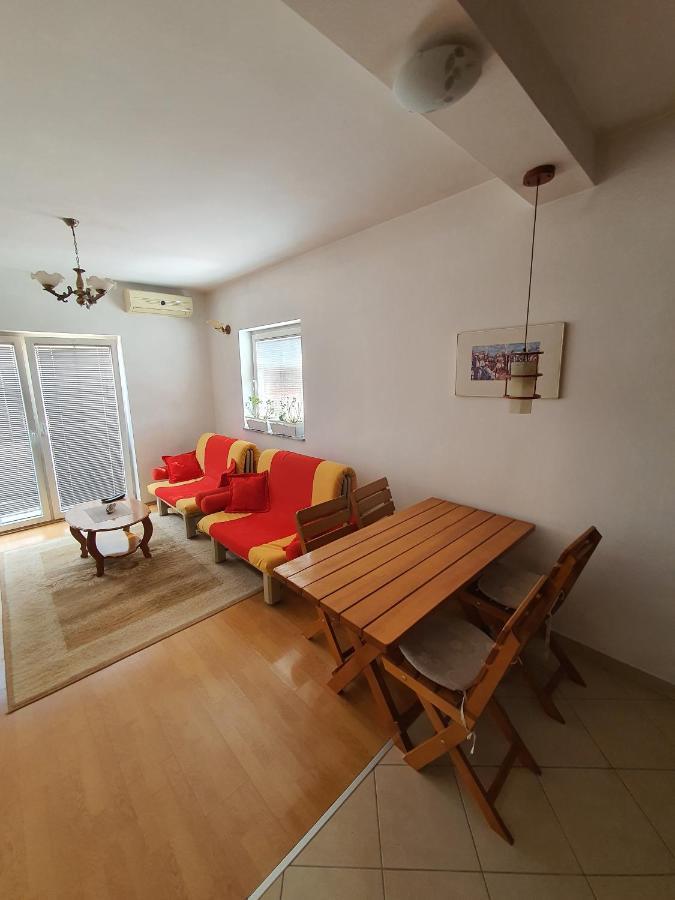 Zogu Apartments - City View พริสตีนา ภายนอก รูปภาพ