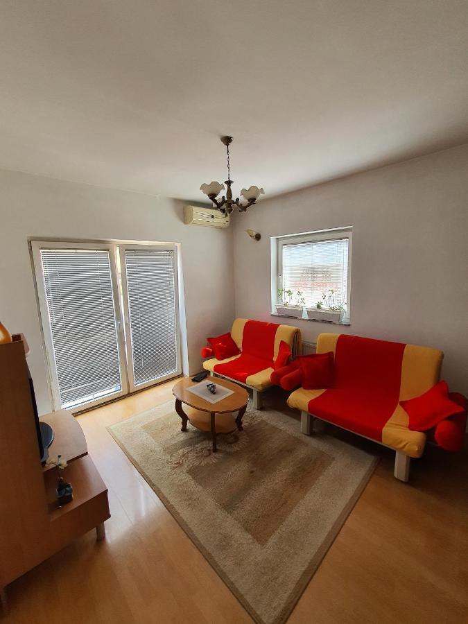 Zogu Apartments - City View พริสตีนา ภายนอก รูปภาพ